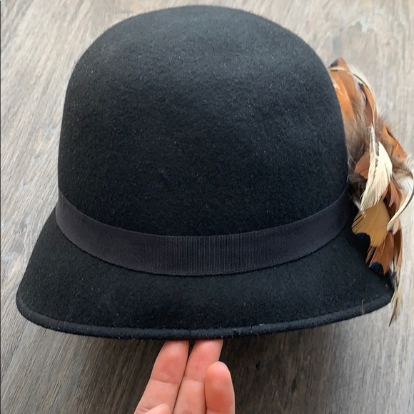 Badgely mischka hat
